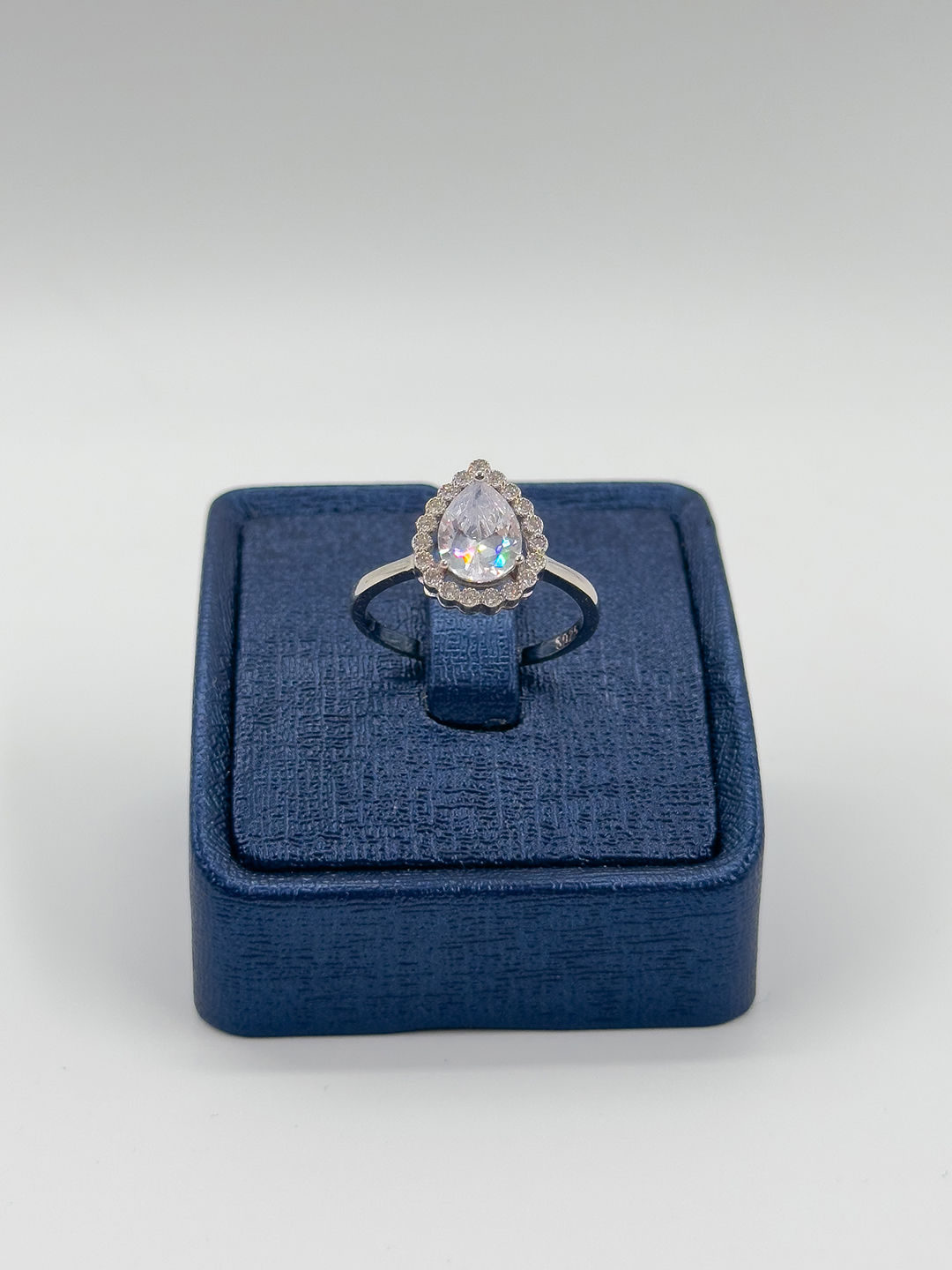 Pırlanta Montür Damla Model Kadın Gümüş Yüzük