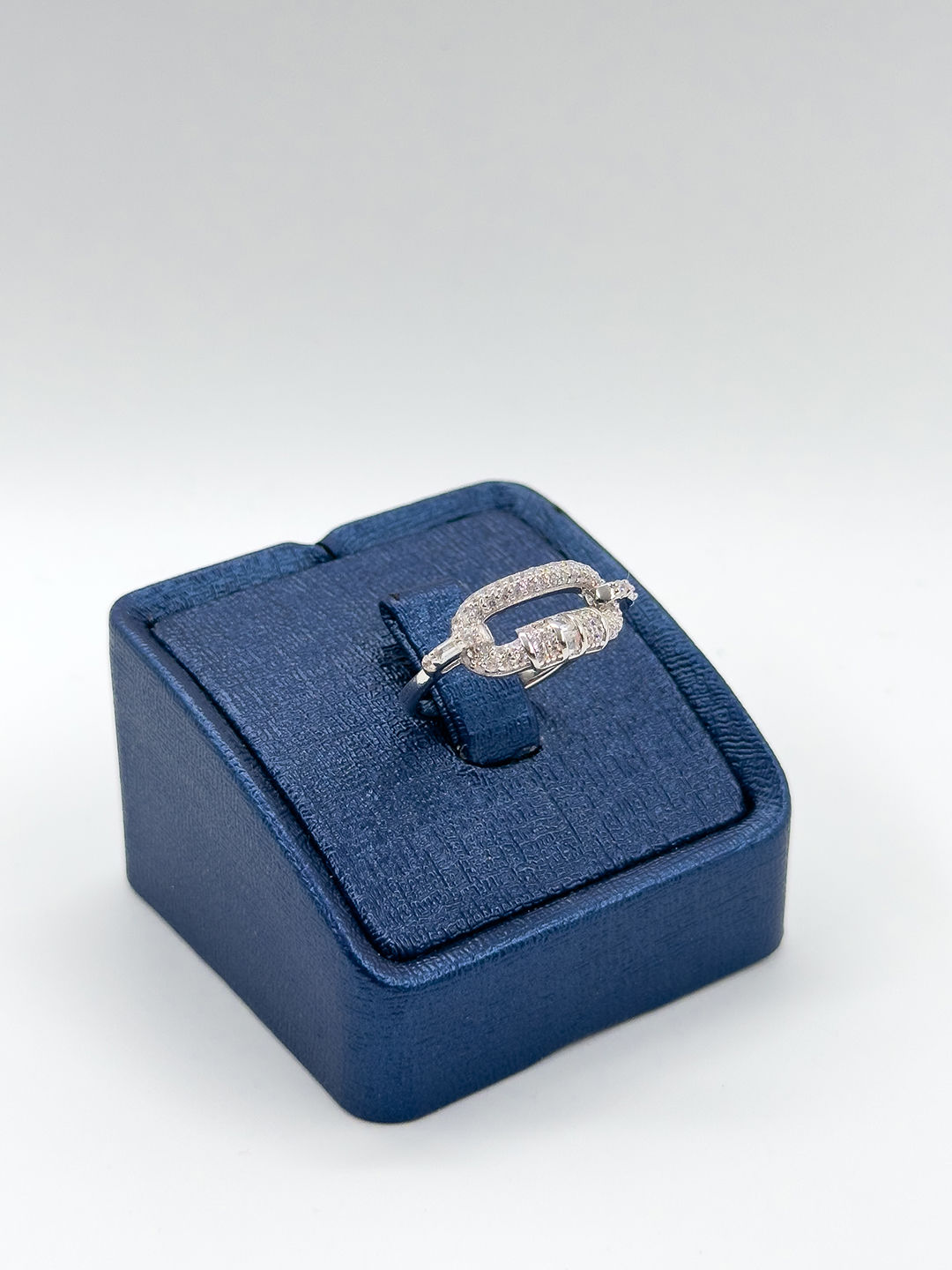 Zirkon Taşlı Tasarım Kadın Gümüş Yüzük