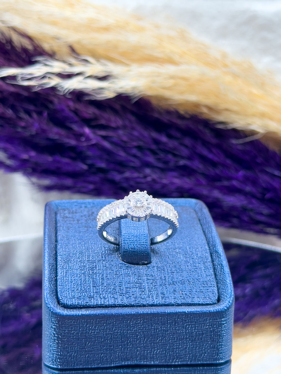 925 Ayar Gümüş Pırlanta Montürlü Zirkon Taşlı Lüks Kadın Yüzük