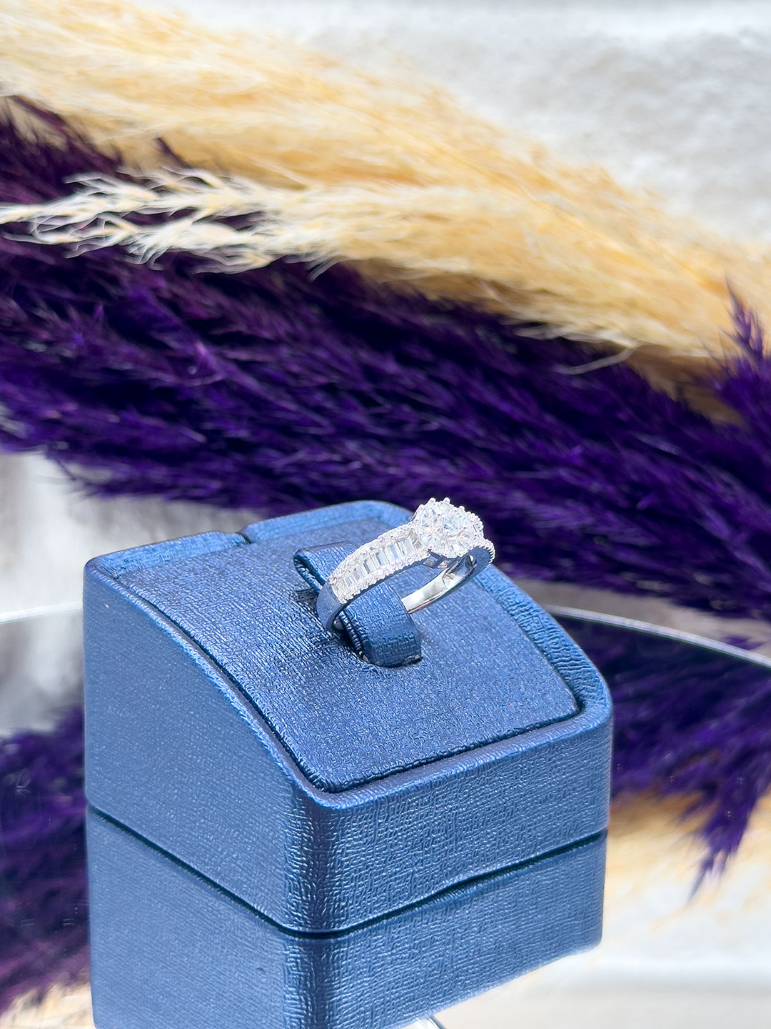 925 Ayar Gümüş Pırlanta Montürlü Zirkon Taşlı Lüks Kadın Yüzük