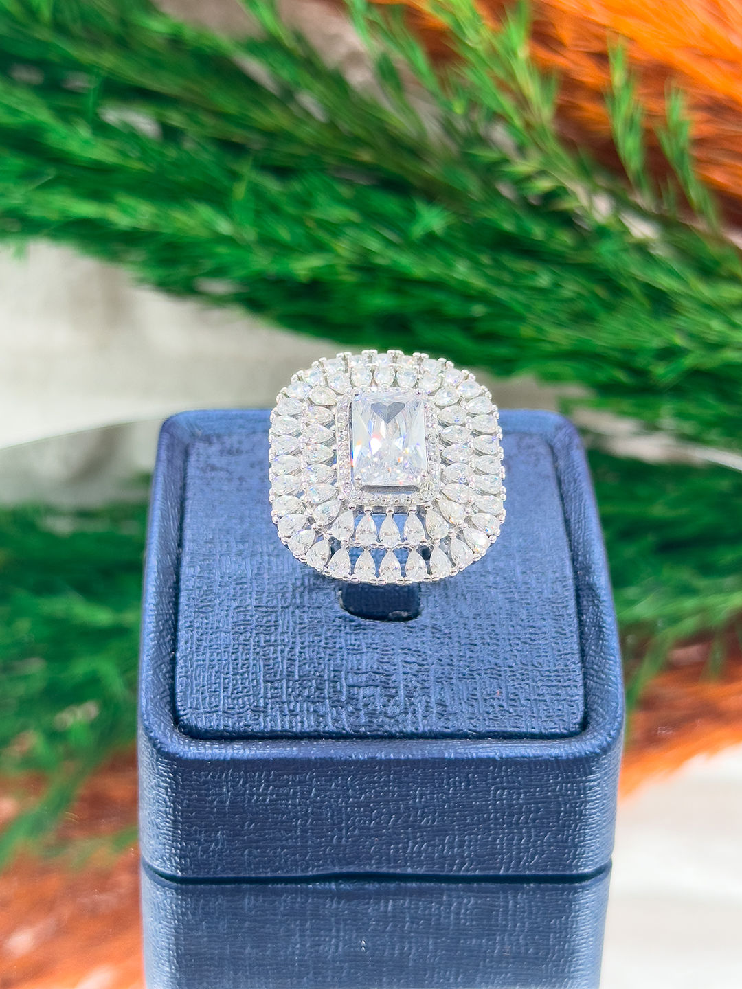 925 Ayar Gümüş İri Boy Baget Taşlı Kenarları Damla Modeli Trend Kadın Yüzük