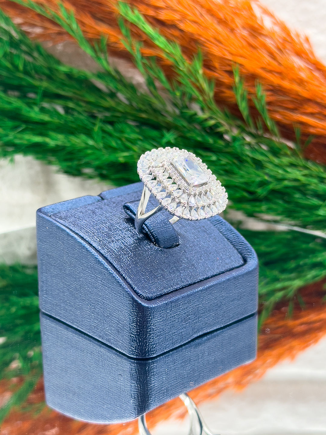 925 Ayar Gümüş İri Boy Baget Taşlı Kenarları Damla Modeli Trend Kadın Yüzük