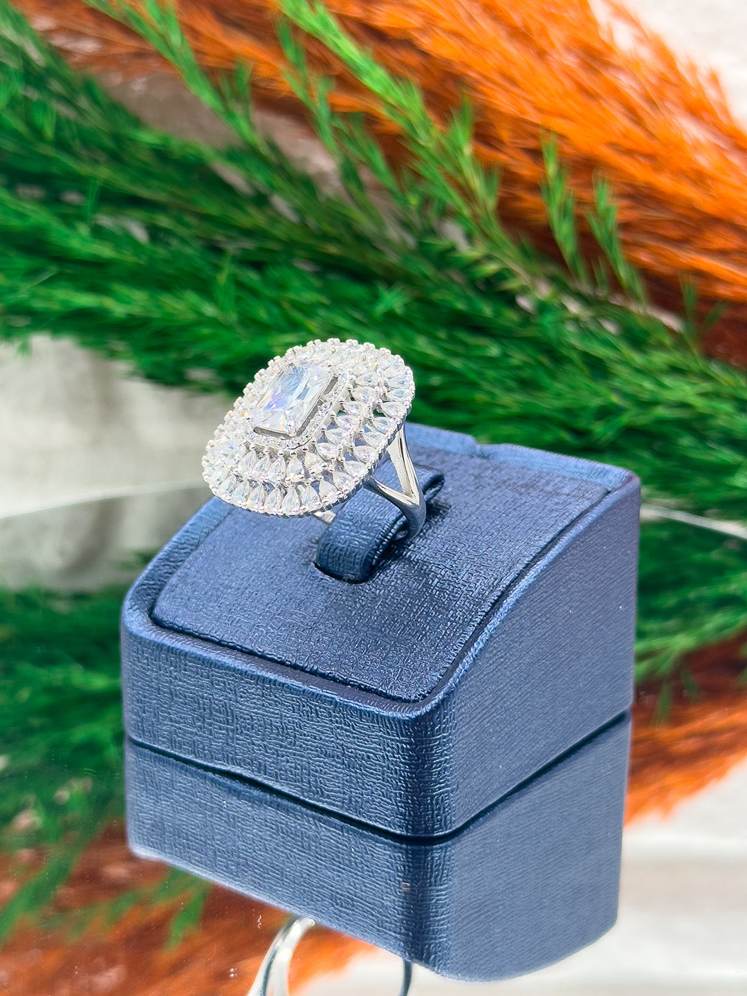 925 Ayar Gümüş İri Boy Baget Taşlı Kenarları Damla Modeli Trend Kadın Yüzük