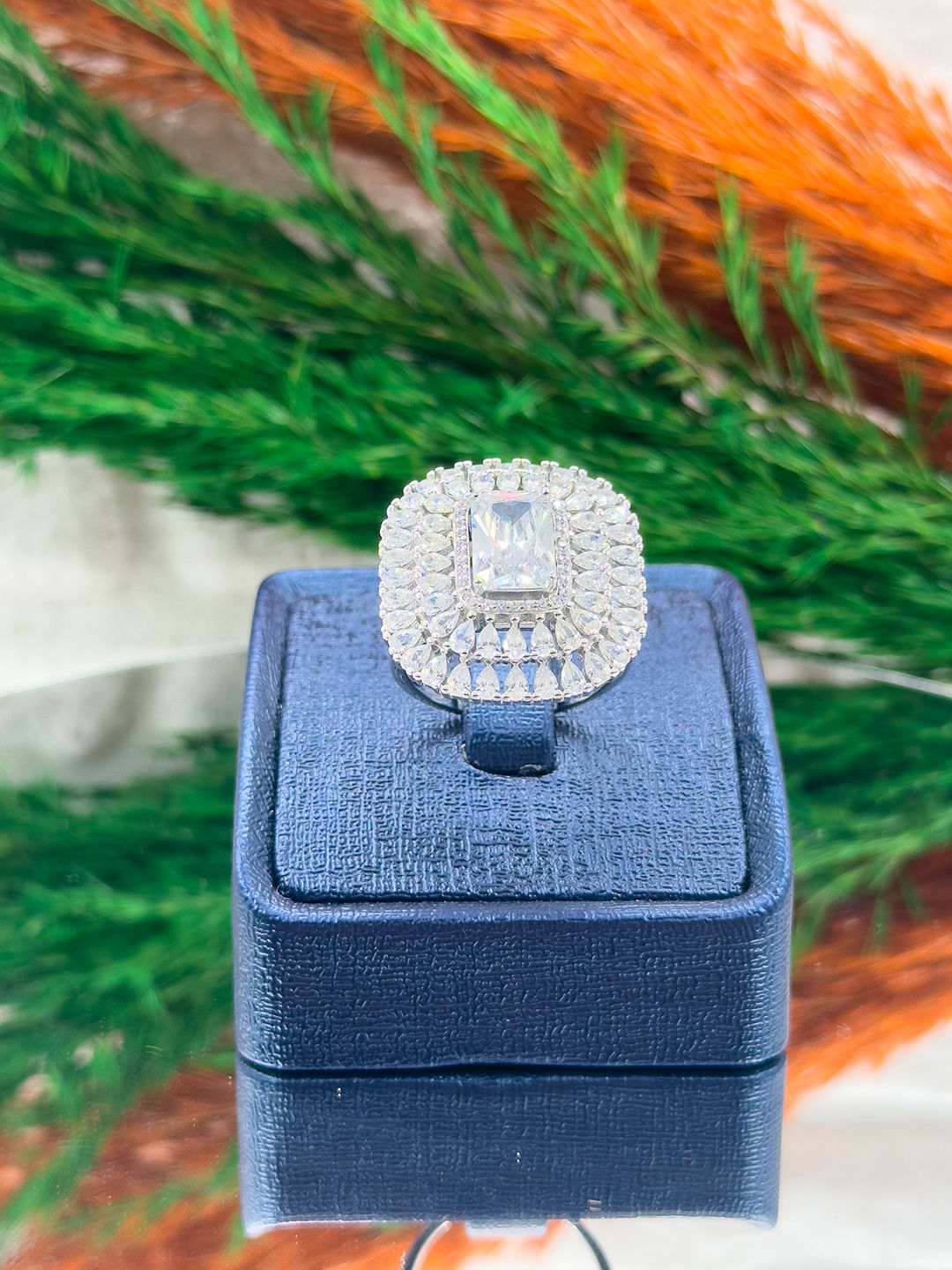 925 Ayar Gümüş İri Boy Baget Taşlı Kenarları Damla Modeli Trend Kadın Yüzük