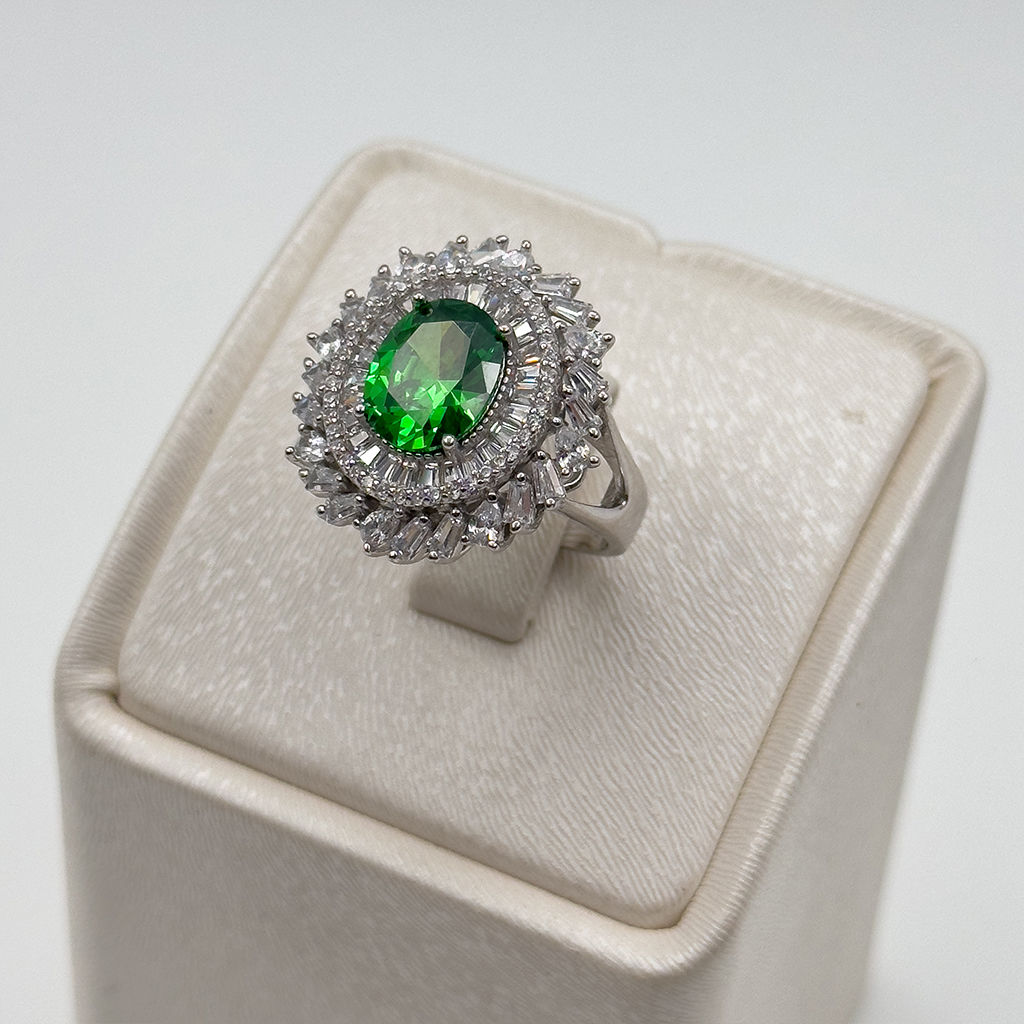 Pırlanta Montür Zümrüt Taşlı Gümüş Yüzük