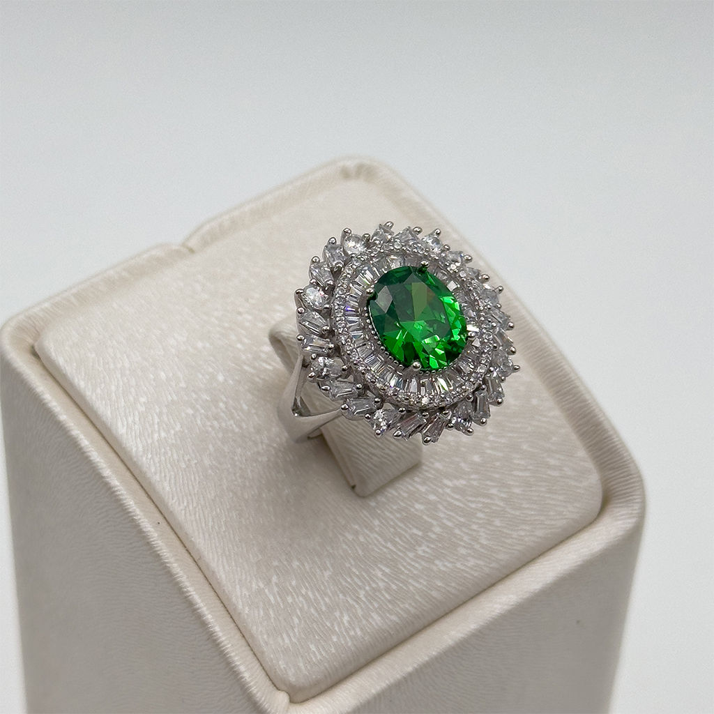 Pırlanta Montür Zümrüt Taşlı Gümüş Yüzük