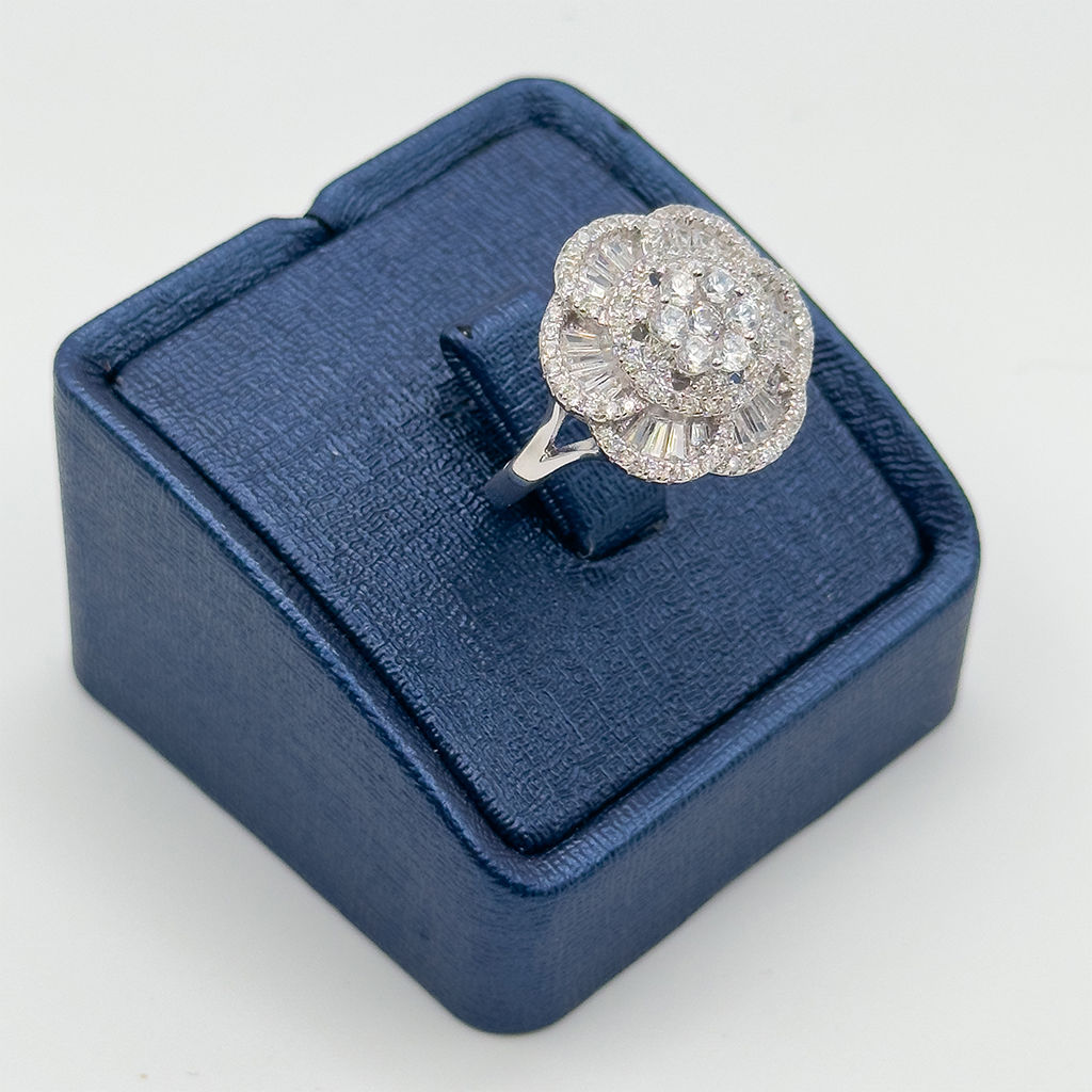 Pırlanta Montür Çiçek Modeli Gümüş Yüzük