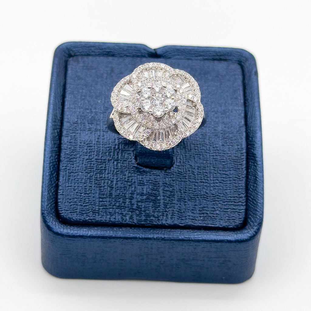 Pırlanta Montür Çiçek Modeli Gümüş Yüzük