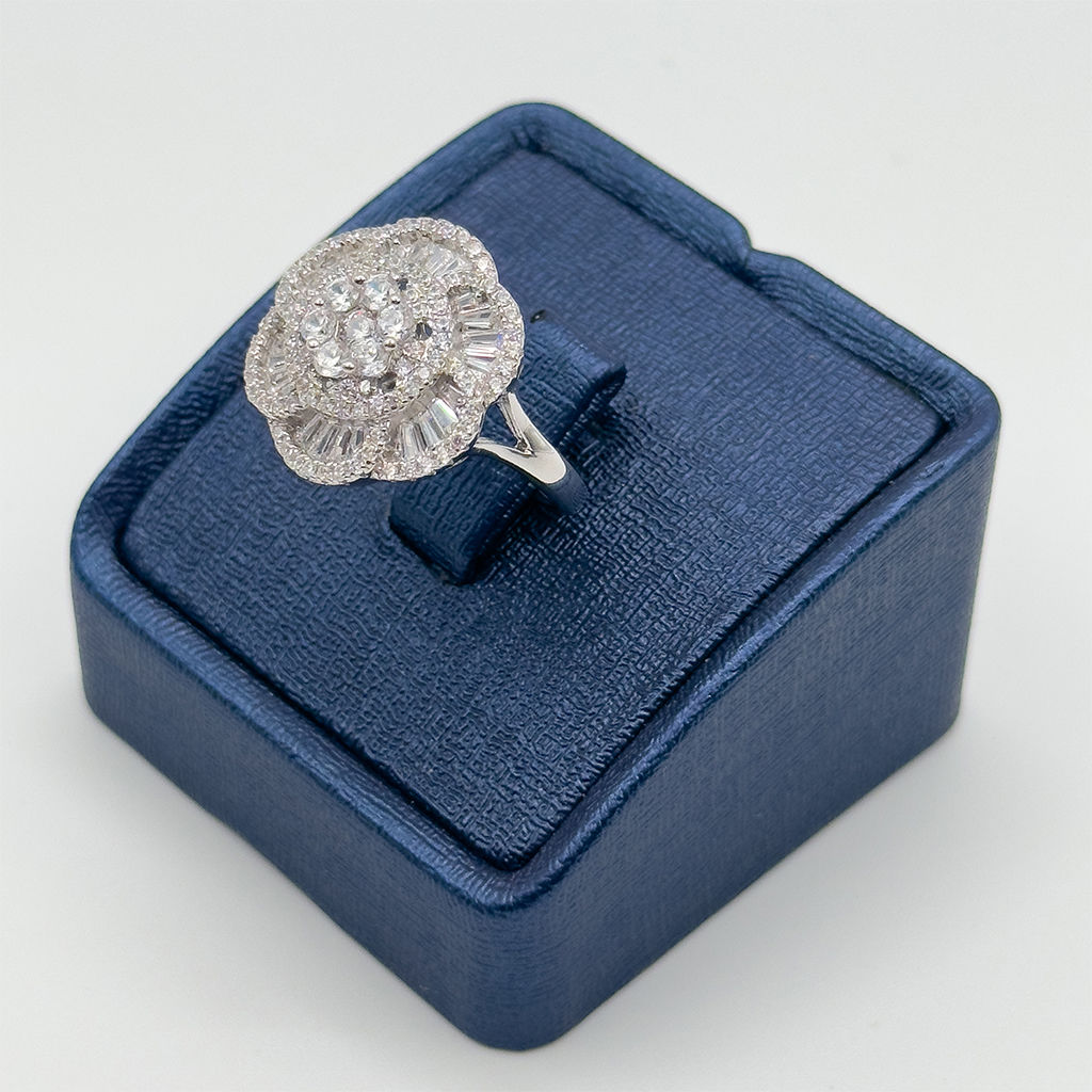 Pırlanta Montür Çiçek Modeli Gümüş Yüzük