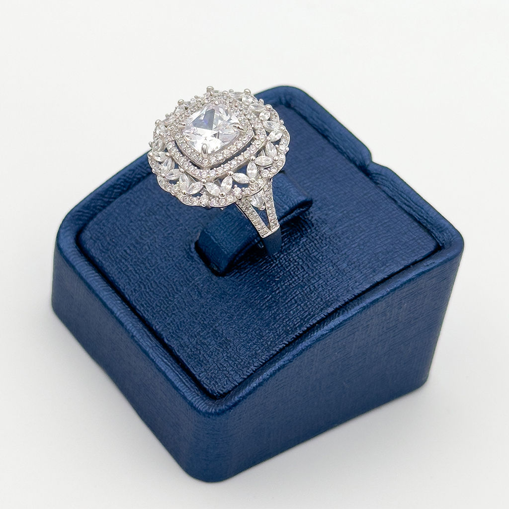 Pırlanta Montür Kasalı Baget Taşlı Gümüş Yüzük