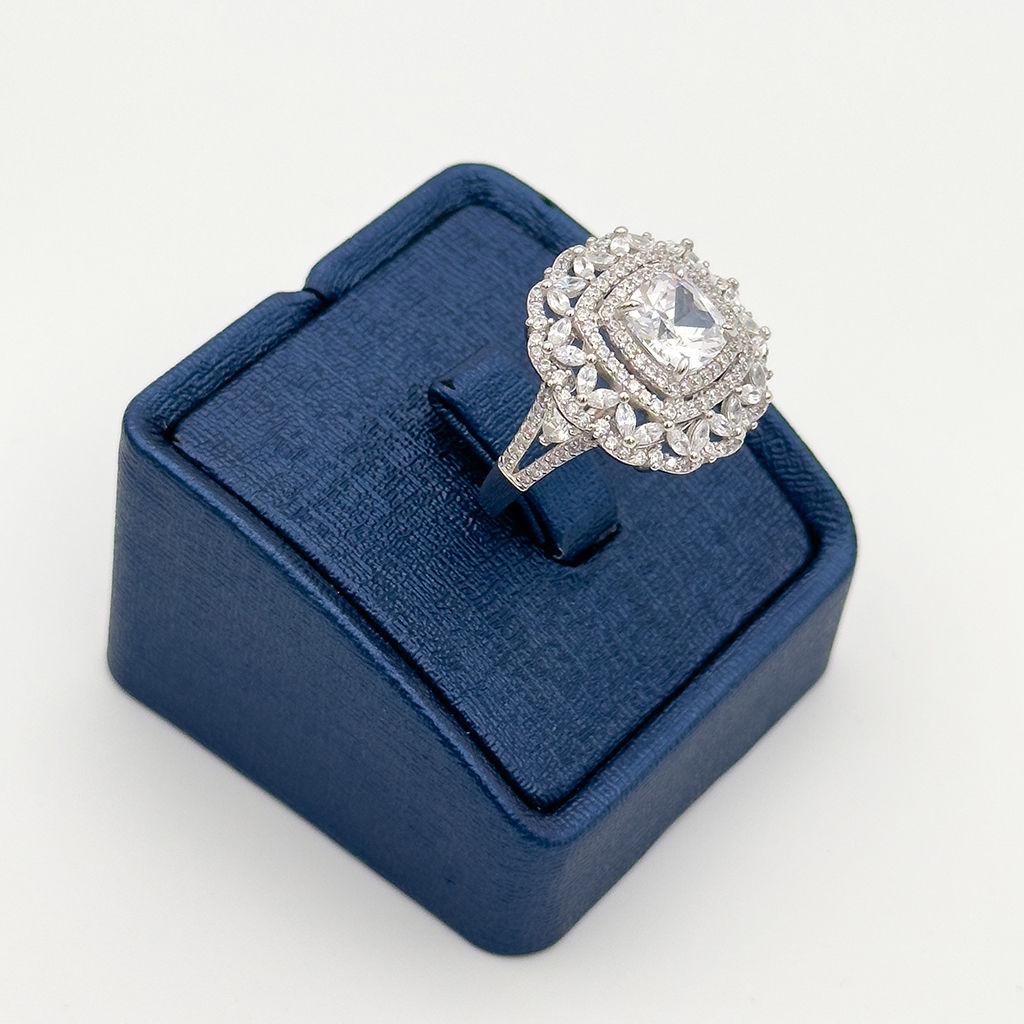 Pırlanta Montür Kasalı Baget Taşlı Gümüş Yüzük