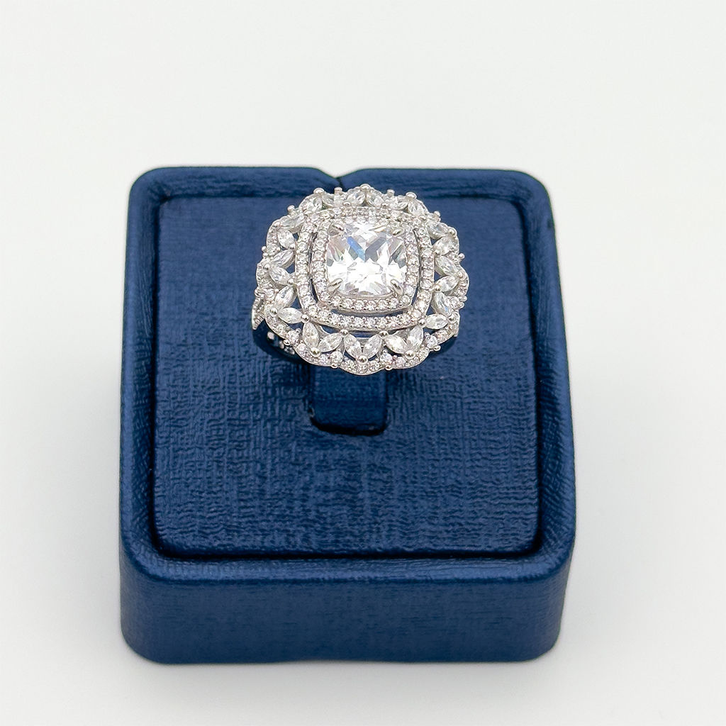 Pırlanta Montür Kasalı Baget Taşlı Gümüş Yüzük