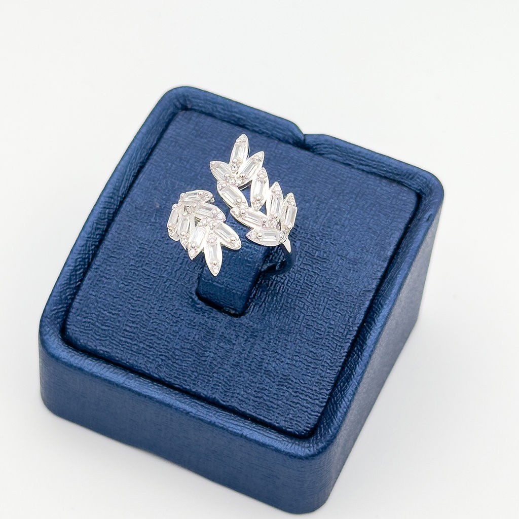 Baget Taşlı Çiçek Sarmal Gümüş Yüzük