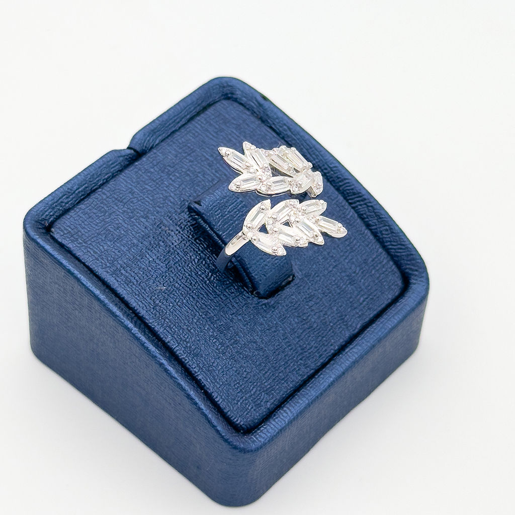 Baget Taşlı Çiçek Sarmal Gümüş Yüzük