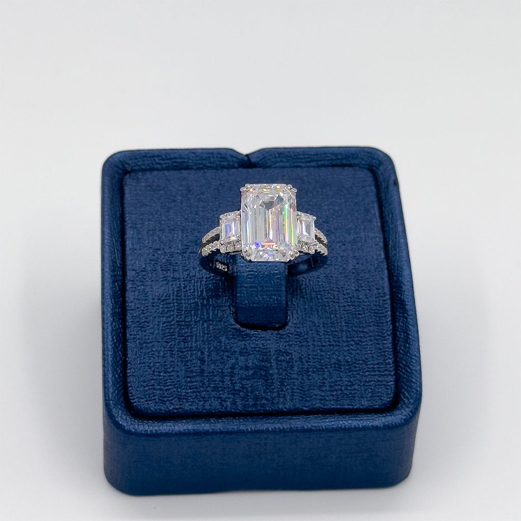 Tria Model Baget Taşlı Gümüş Yüzük